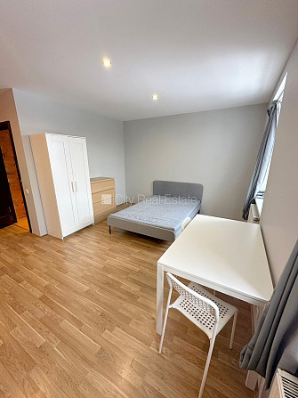 Pagalma ēka, renovēta māja, slēgts pagalms, ieeja no ielas un pagalma, kāpņu telpa pēc Rīga - foto 6