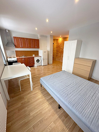 Pagalma ēka, renovēta māja, slēgts pagalms, ieeja no ielas un pagalma, kāpņu telpa pēc Rīga - foto 4