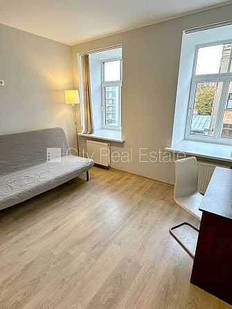 Fasādes māja, renovēta māja, ieeja no ielas un pagalma, kāpņu telpa pēc kosmētiskā Rīga - foto 3