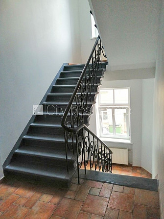 Fasādes māja, renovēta māja, ieeja no ielas un pagalma, kāpņu telpa pēc kosmētiskā Rīga - foto 10