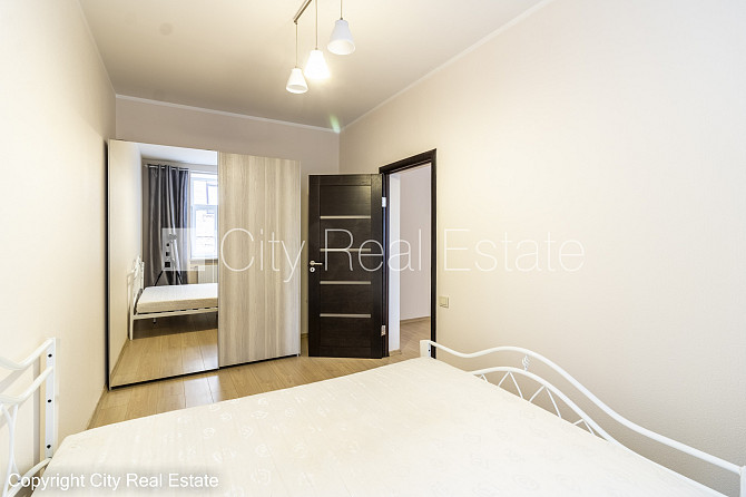 Фасадный дом, реновированный дом, благоустроенная озеленённая территория, вход с Рига - изображение 5