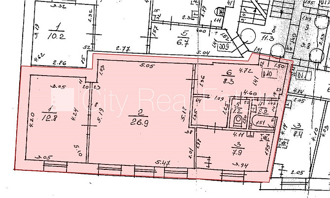 Фасадный дом, вход с улицы, лестничная клетка после косметического ремонта, окна Рига - изображение 10