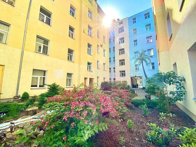 Фасадный дом, реновированный дом, закрытый двор, вход с улицы, лестничная клетка Рига - изображение 7