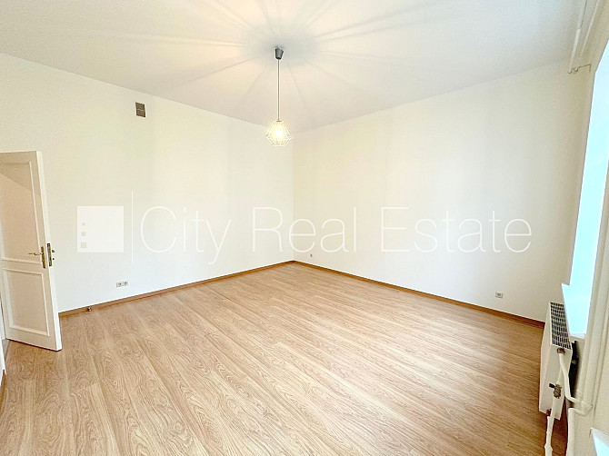 Pagalma māja, bruģēts piebraucamais ceļš, slēgts pagalms, vieta automašīnai, apsargāts Rīga - foto 6