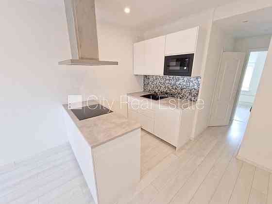 Фасадный дом, реновированный дом, закрытый двор, вход с улицы и со двора, Рига