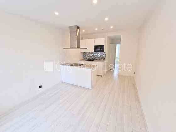 Фасадный дом, реновированный дом, закрытый двор, вход с улицы и со двора, Рига