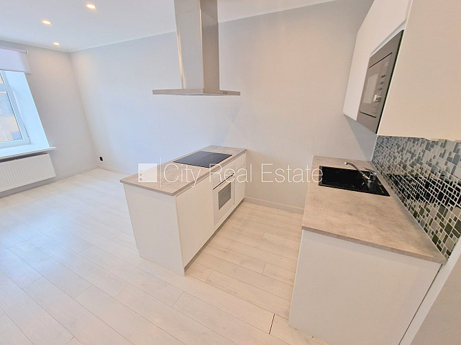 Фасадный дом, реновированный дом, закрытый двор, вход с улицы и со двора, Рига - изображение 3