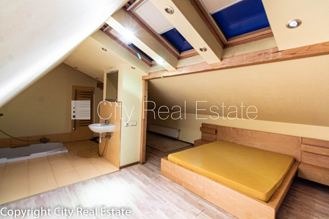 Фасадный дом, мансарда, двухэтажный, студио, кухня объединена с комнатой, газовое Рига - изображение 9