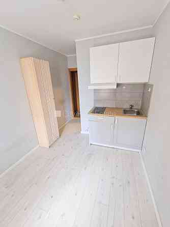 Фасадный дом, реновированный дом, вход с улицы и со двора, лестничная клетка после Рига