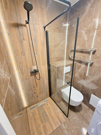 Fasādes māja, renovēta māja, ieeja no ielas un pagalma, kāpņu telpa pēc kosmētiskā Rīga - foto 18