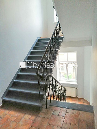 Fasādes māja, renovēta māja, ieeja no ielas un pagalma, kāpņu telpa pēc kosmētiskā Rīga - foto 19