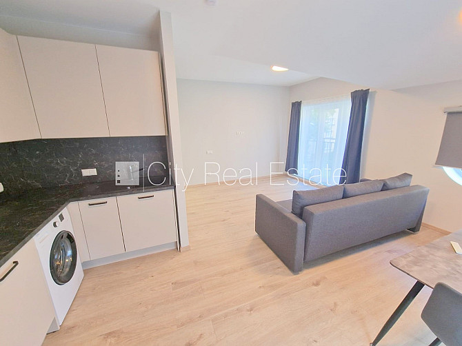 Fasādes māja, renovēta māja, slēgts pagalms, iežogota teritorija, vieta automašīnai, Rīga - foto 7