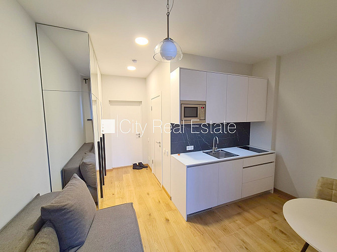 Здание во дворе, реновированный дом, закрытый двор, вход с улицы и со двора, лифт, Рига - изображение 7