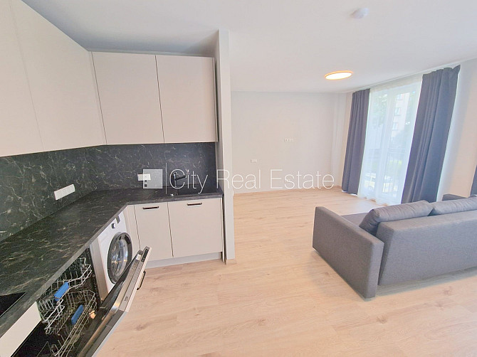 Fasādes māja, renovēta māja, slēgts pagalms, iežogota teritorija, vieta automašīnai, ieeja Rīga - foto 11