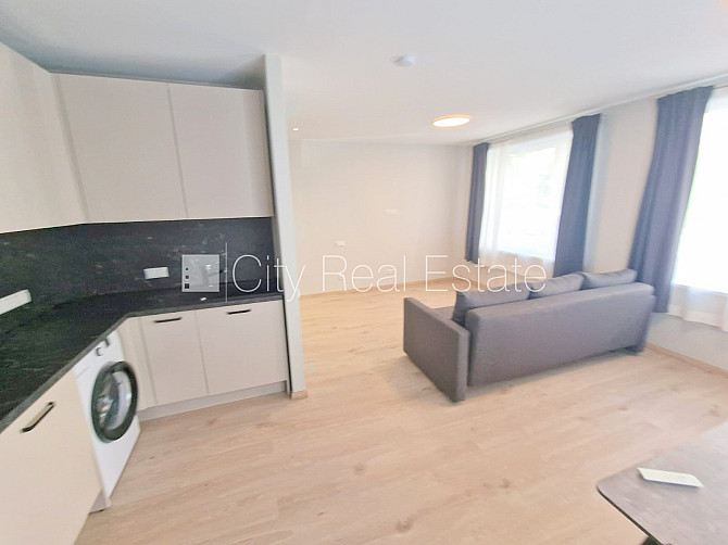 Fasādes māja, renovēta māja, slēgts pagalms, iežogota teritorija, vieta automašīnai, ieeja Rīga - foto 10