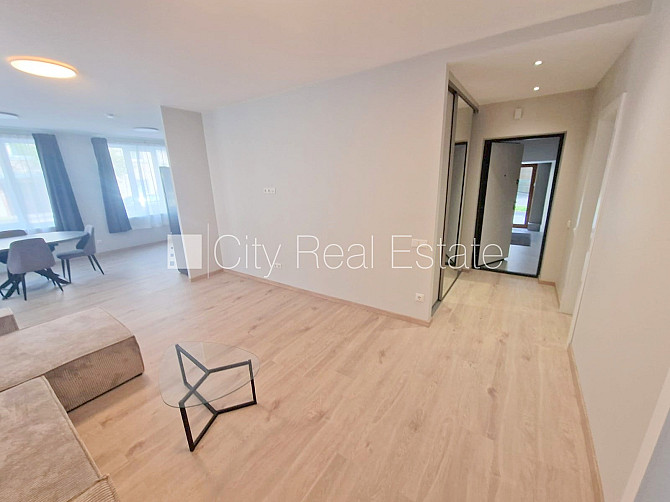 Fasādes māja, renovēta māja, slēgts pagalms, iežogota teritorija, vieta automašīnai, ieeja Rīga - foto 12