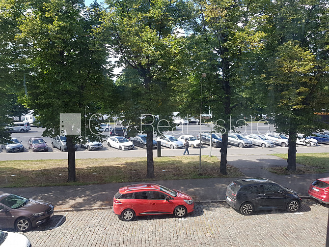 Фасадный дом, вход со двора, лестничная клетка после косметического ремонта, окна Рига - изображение 4