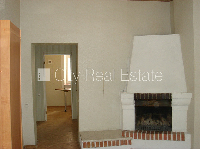 Фасадный дом, вход со двора, лестничная клетка после косметического ремонта, окна Рига - изображение 8