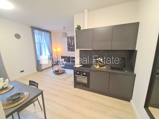 Fasādes māja, renovēta māja, slēgts pagalms, ieeja no ielas un pagalma, kāpņu telpa pēc Rīga - foto 9