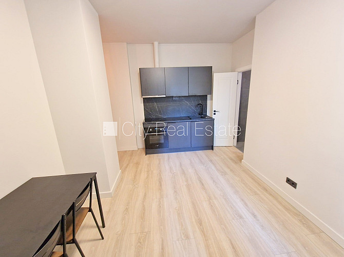 Fasādes māja, renovēta māja, slēgts pagalms, ieeja no ielas, ir lifts, kāpņu telpa pēc Rīga - foto 2