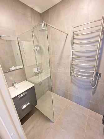 Здание во дворе, реновированный дом, закрытый двор, охраняемый двор, вход с улицы Rīga