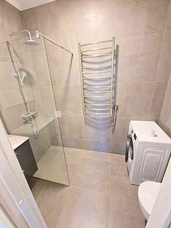 Здание во дворе, реновированный дом, закрытый двор, охраняемый двор, вход с улицы Rīga