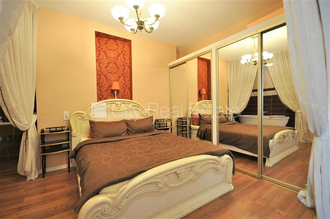 Fasādes māja, renovēta māja, ieeja no ielas, ir lifts, kāpņu telpa pēc kosmētiskā remonta, Rīga - foto 3