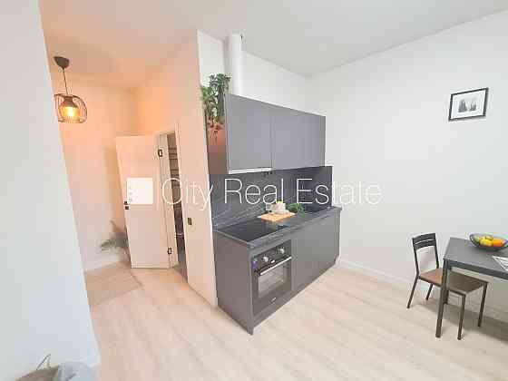 Здание во дворе, реновированный дом, закрытый двор, вход с улицы и со двора, Rīga