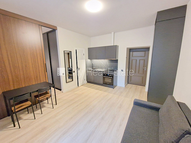 Fasādes māja, renovēta māja, slēgts pagalms, ieeja no ielas, ir lifts, kāpņu telpa pēc Rīga - foto 1