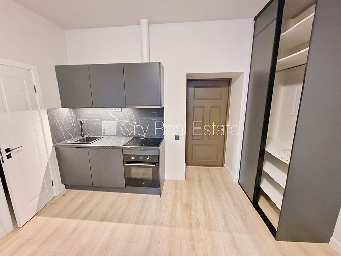 Fasādes māja, renovēta māja, slēgts pagalms, ieeja no ielas, ir lifts, kāpņu telpa pēc Rīga - foto 9