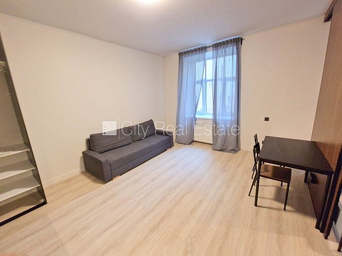 Fasādes māja, renovēta māja, slēgts pagalms, ieeja no ielas, ir lifts, kāpņu telpa pēc Rīga - foto 11