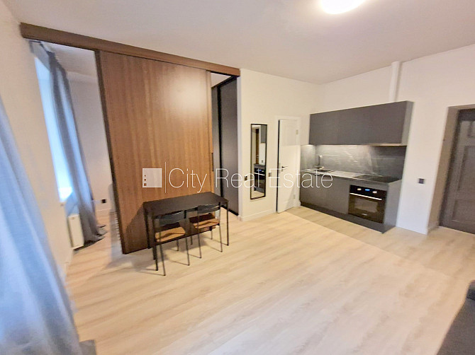 Fasādes māja, renovēta māja, slēgts pagalms, ieeja no ielas, ir lifts, kāpņu telpa pēc Rīga - foto 2