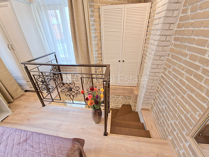 Fasādes māja, zaļā teritorija, slēgts pagalms, ieeja no ielas un pagalma, logi vērsti mājas Rīga - foto 17