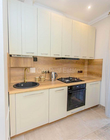 Fasādes māja, zaļā teritorija, slēgts pagalms, ieeja no ielas un pagalma, logi vērsti mājas Rīga - foto 10