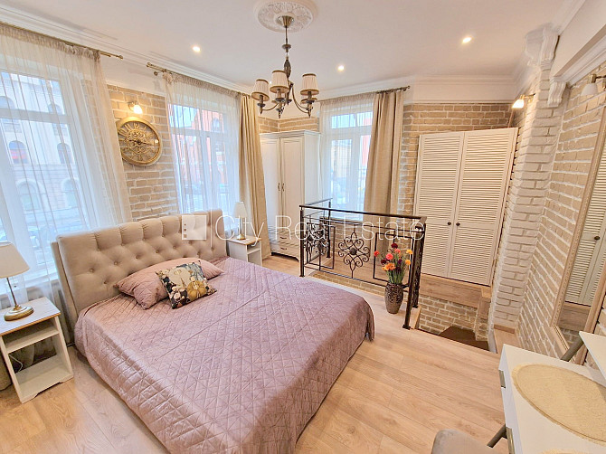 Fasādes māja, zaļā teritorija, slēgts pagalms, ieeja no ielas un pagalma, logi vērsti mājas Rīga - foto 19