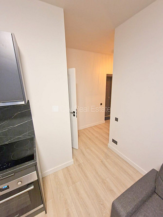 Fasādes māja, renovēta māja, slēgts pagalms, ieeja no ielas, kāpņu telpa pēc kapitālā Rīga - foto 9