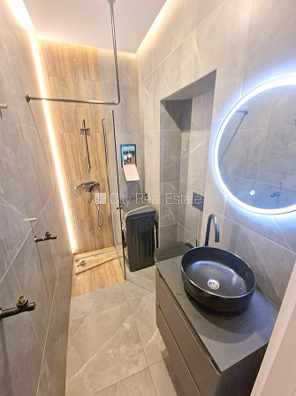 Fasādes māja, renovēta māja, slēgts pagalms, ieeja no ielas, kāpņu telpa pēc kapitālā Rīga - foto 10