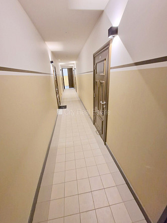 Fasādes māja, renovēta māja, slēgts pagalms, ieeja no ielas, kāpņu telpa pēc kapitālā Rīga - foto 14