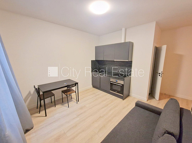 Fasādes māja, renovēta māja, slēgts pagalms, ieeja no ielas, kāpņu telpa pēc kapitālā Rīga - foto 1