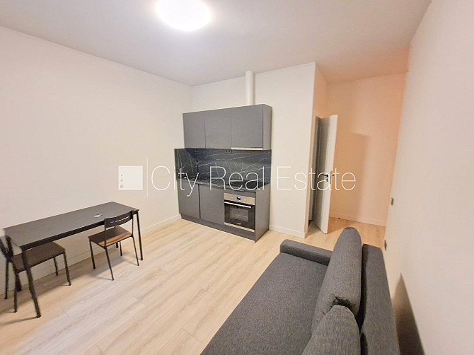 Fasādes māja, renovēta māja, slēgts pagalms, ieeja no ielas, kāpņu telpa pēc kapitālā Rīga - foto 2