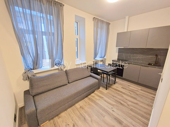 Pagalma ēka, renovēta māja, slēgts pagalms, ieeja no ielas un pagalma, kāpņu telpa pēc Rīga - foto 1