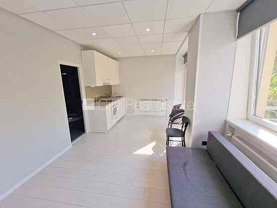 Новостройка, фасадный дом, вход с улицы, лифт, лестничная клетка после Rīga