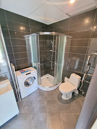 Jaunceltne, fasādes māja, ieeja no ielas, ir lifts, kāpņu telpa pēc kosmētiskā remonta, Rīga - foto 17