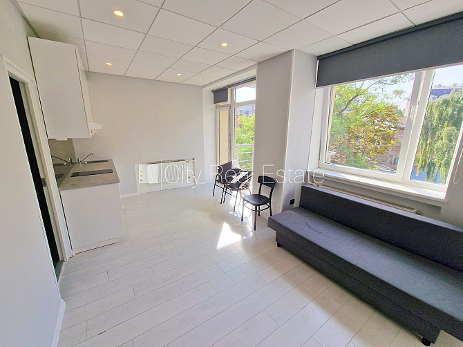 Jaunceltne, fasādes māja, ieeja no ielas, ir lifts, kāpņu telpa pēc kosmētiskā remonta, Rīga - foto 1