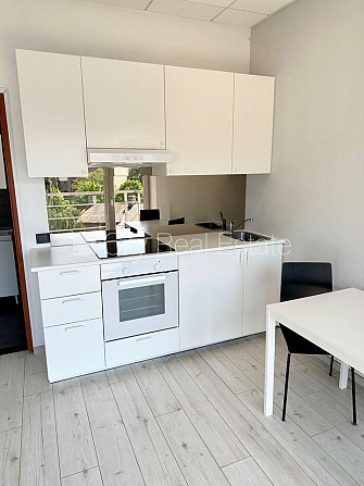 Jaunceltne, fasādes māja, ieeja no ielas, ir lifts, kāpņu telpa pēc kosmētiskā remonta, Rīga - foto 7