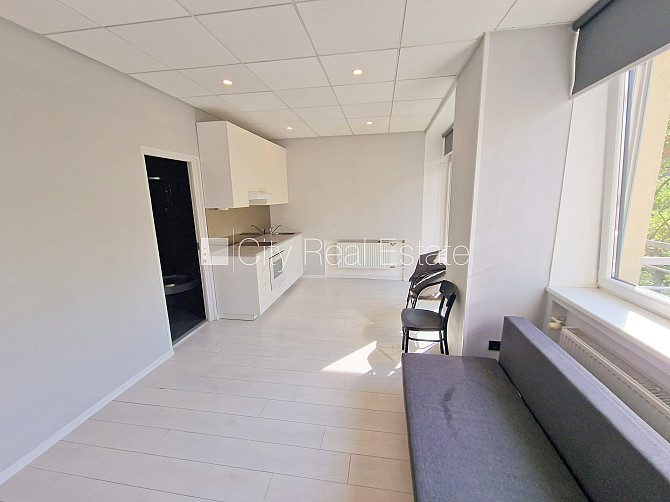 Jaunceltne, fasādes māja, ieeja no ielas, ir lifts, kāpņu telpa pēc kosmētiskā remonta, Rīga - foto 2