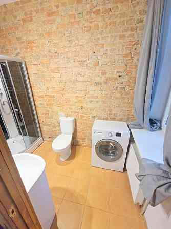 Фасадный дом, реновированный дом, благоустроенная озеленённая территория, Rīga