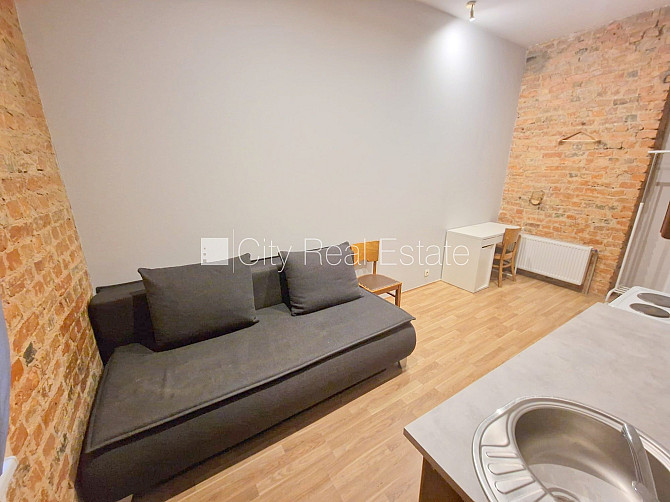 Fasādes māja, renovēta māja, labiekārtota apzaļumota teritorija, slēgts pagalms, ieeja no Rīga - foto 2