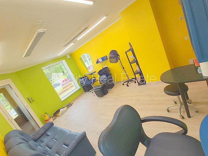 Фасадный дом, реновированный дом, место для машины, вход с улицы, окна выходят в Рига - изображение 4