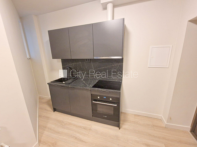 Fasādes māja, renovēta māja, ieeja no ielas, ir lifts, kāpņu telpa pēc kapitālā remonta, Rīga - foto 4